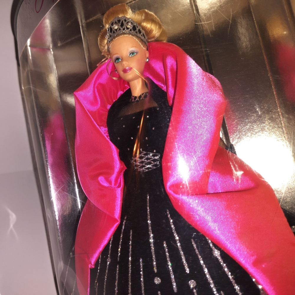 Barbie in Black Gown with Pink Shawl - Picture 3 of 4